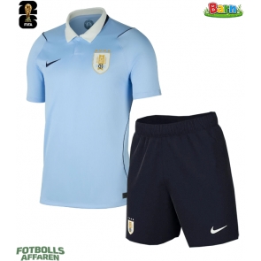Uruguay Hemmaställ Barn VM 2026 Kortärmad (+ Korta byxor)
